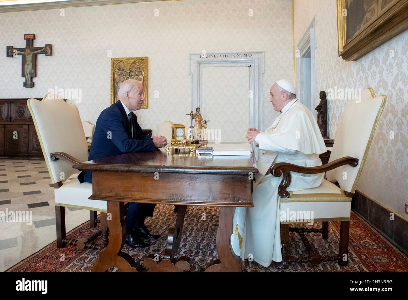 Vatican City, Vatican. 29th Oct, 2021. U.S President Joe Biden during a bilateral meeting with Pope Francis in the Apostolic Palace October 29, 2021 in Vatican City, Vatican. Credit: Adam Schultz/White House Photo/Alamy Live News Stock Photo