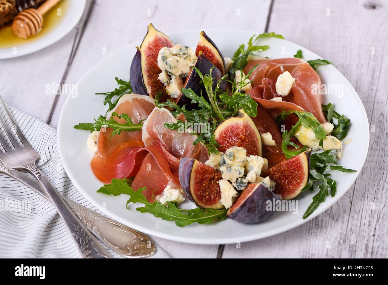 Appetizer arugula with Parma ham and fresh figs stuffed blue cheese