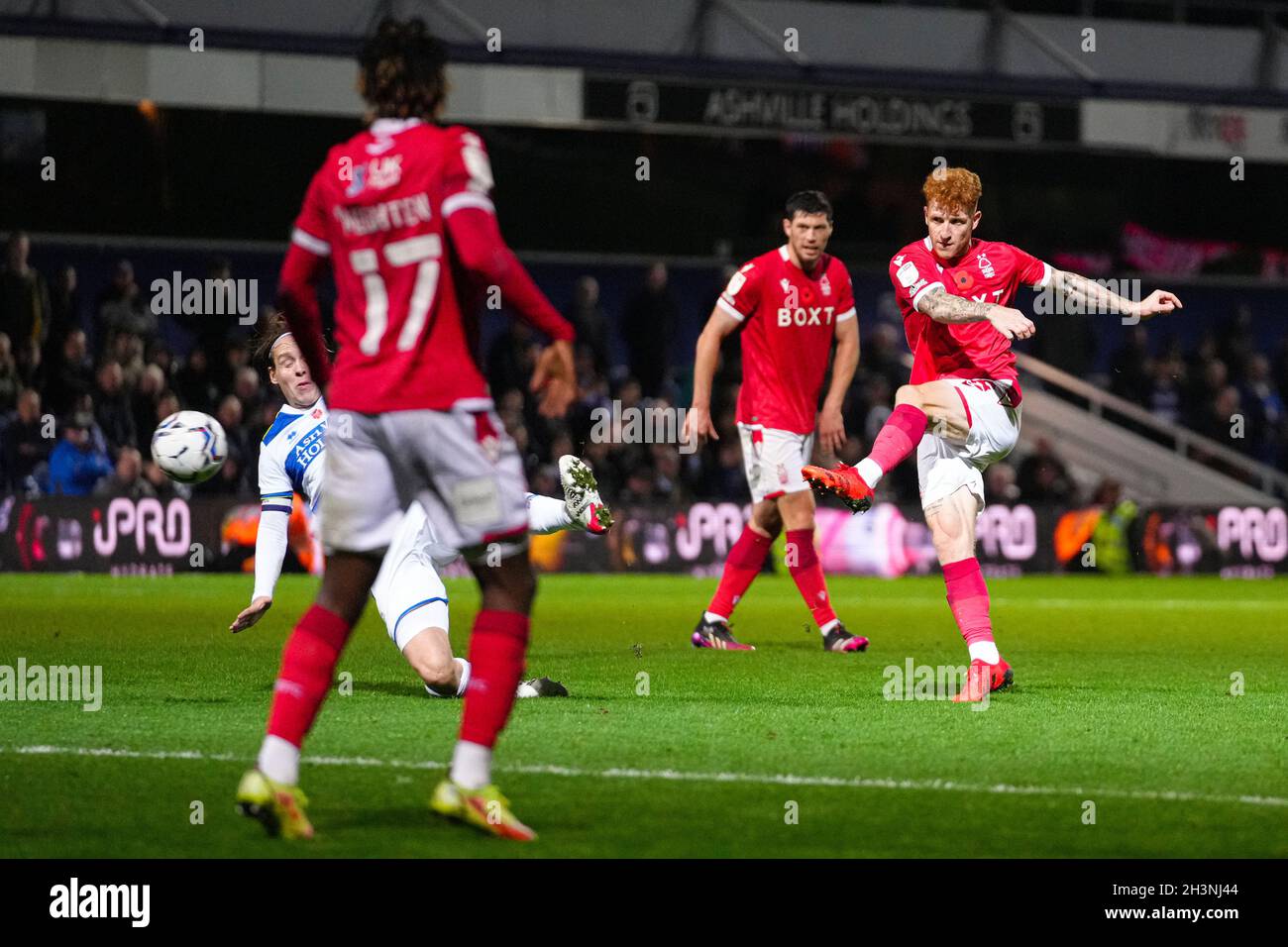 Nottingham Forest's Jack Colback (right) scores his side's first goal ...