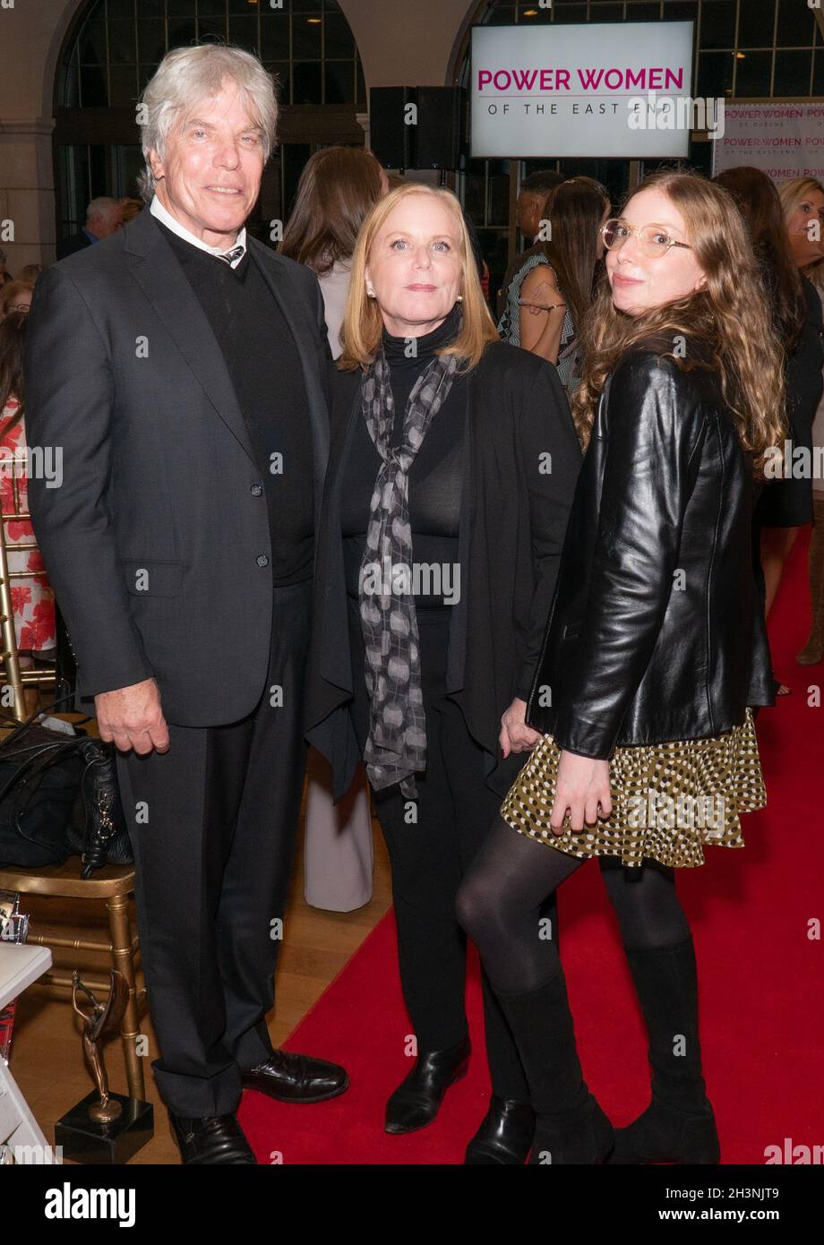 Ken Sunshine, Nancy Hollander and daughter attend Dan's Papers Power Women of the East End Awards at The Muses in Southampton, NY on October 28, 2021 (Photo by David Warren /Sipa? USA) Credit: Sipa USA/Alamy Live News Stock Photo