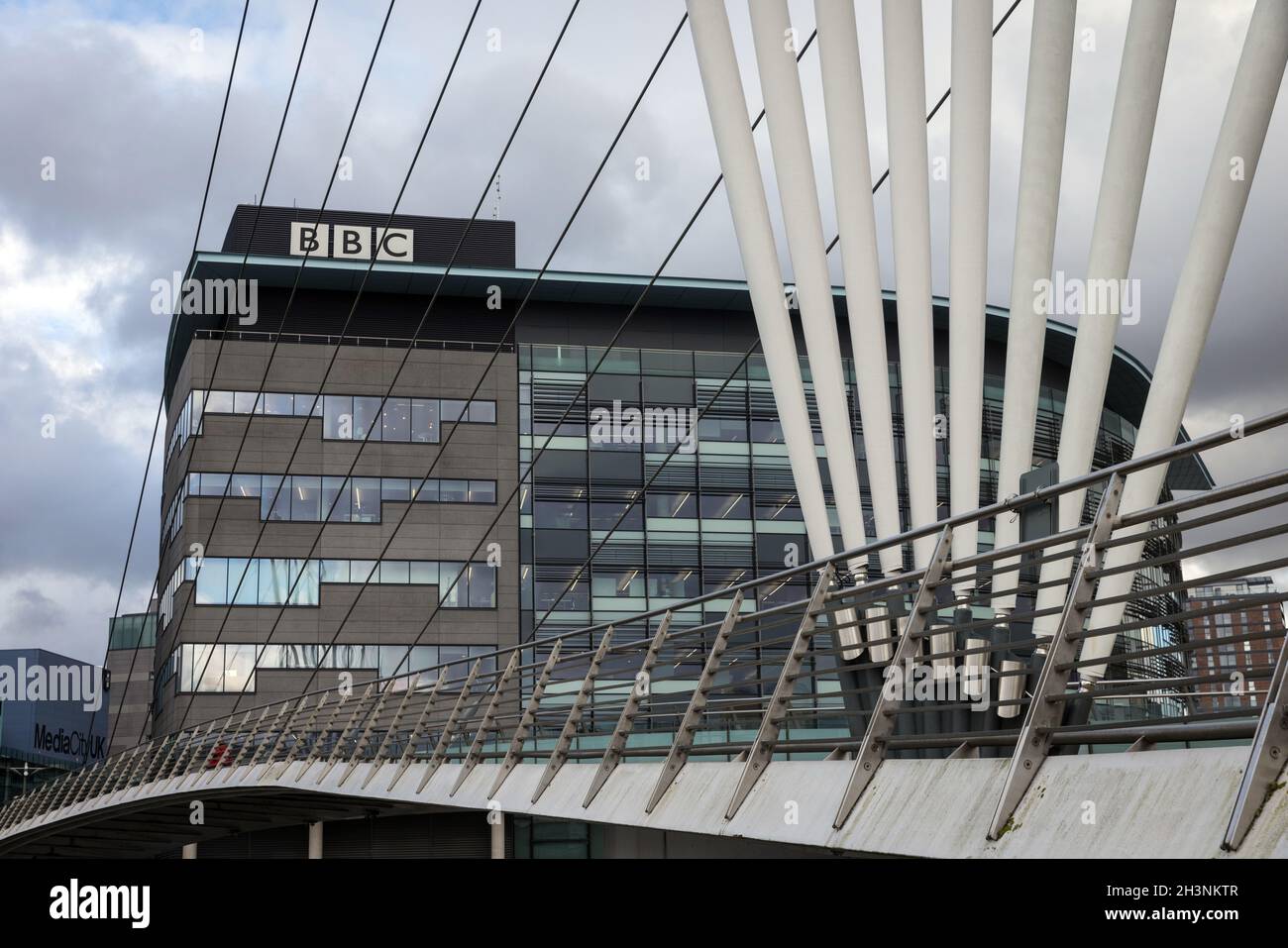 BBC buildings alongside the Manchester Ship Canal at Salford Quays Stock Photo