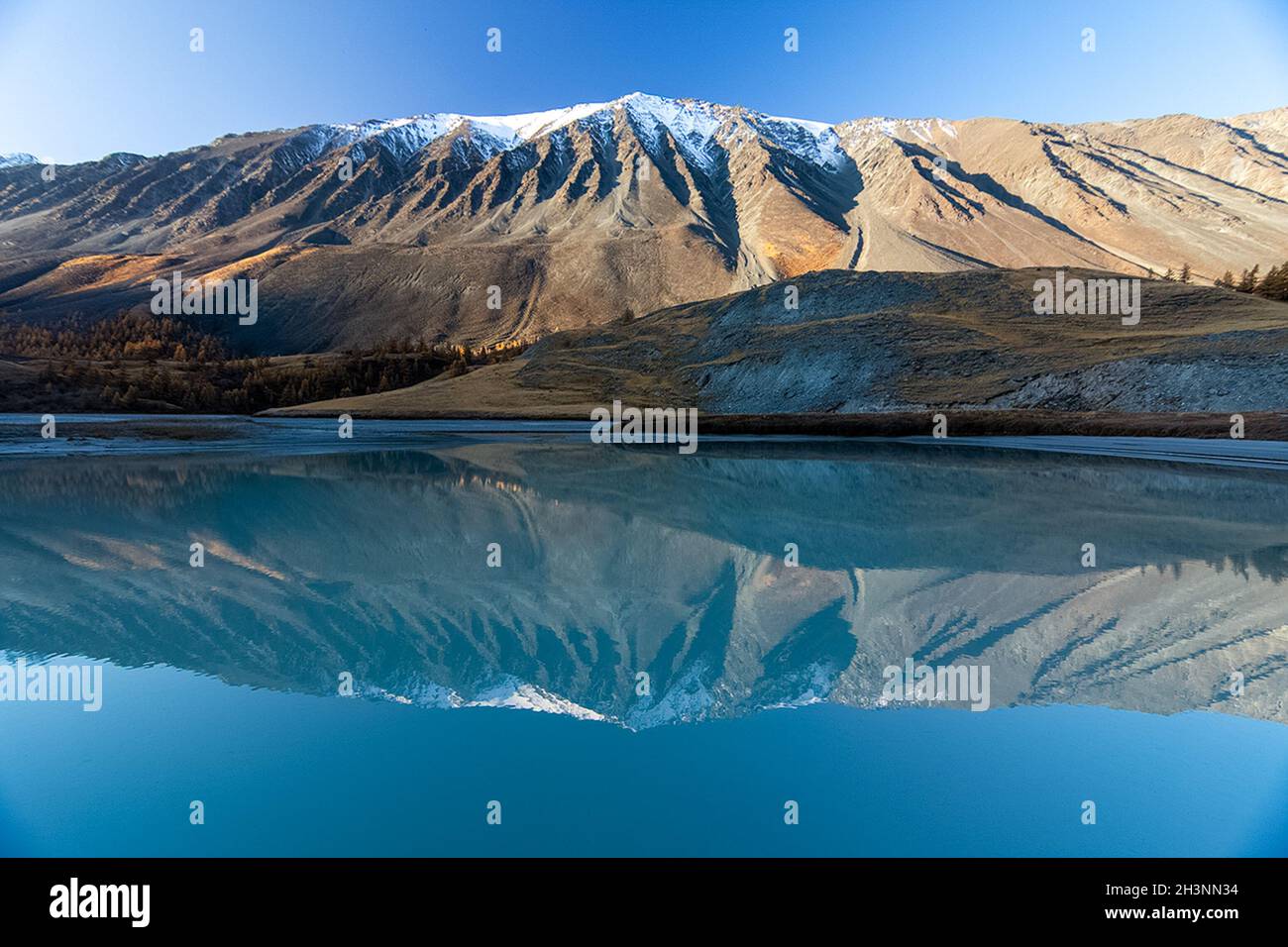 Big mountains on water hi-res stock photography and images - Alamy