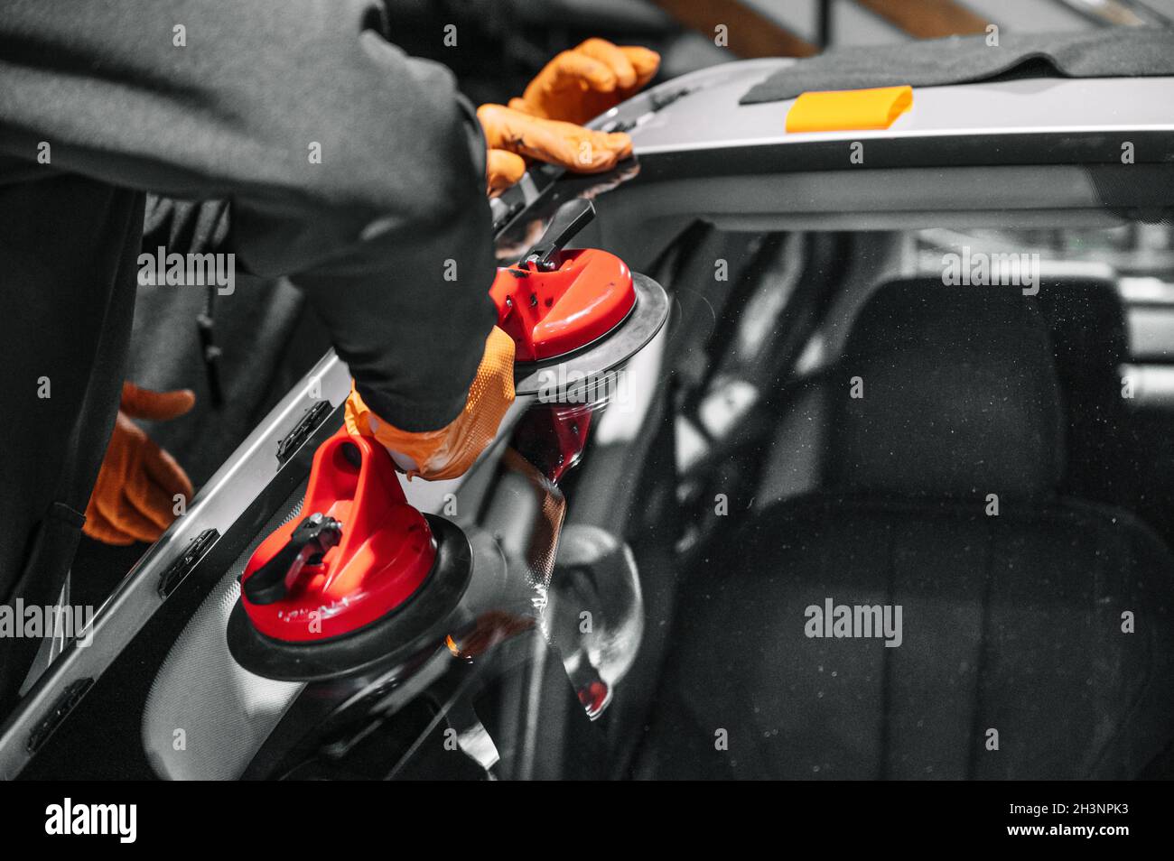 Car Glass Repair and Replacement Stock Photo Alamy