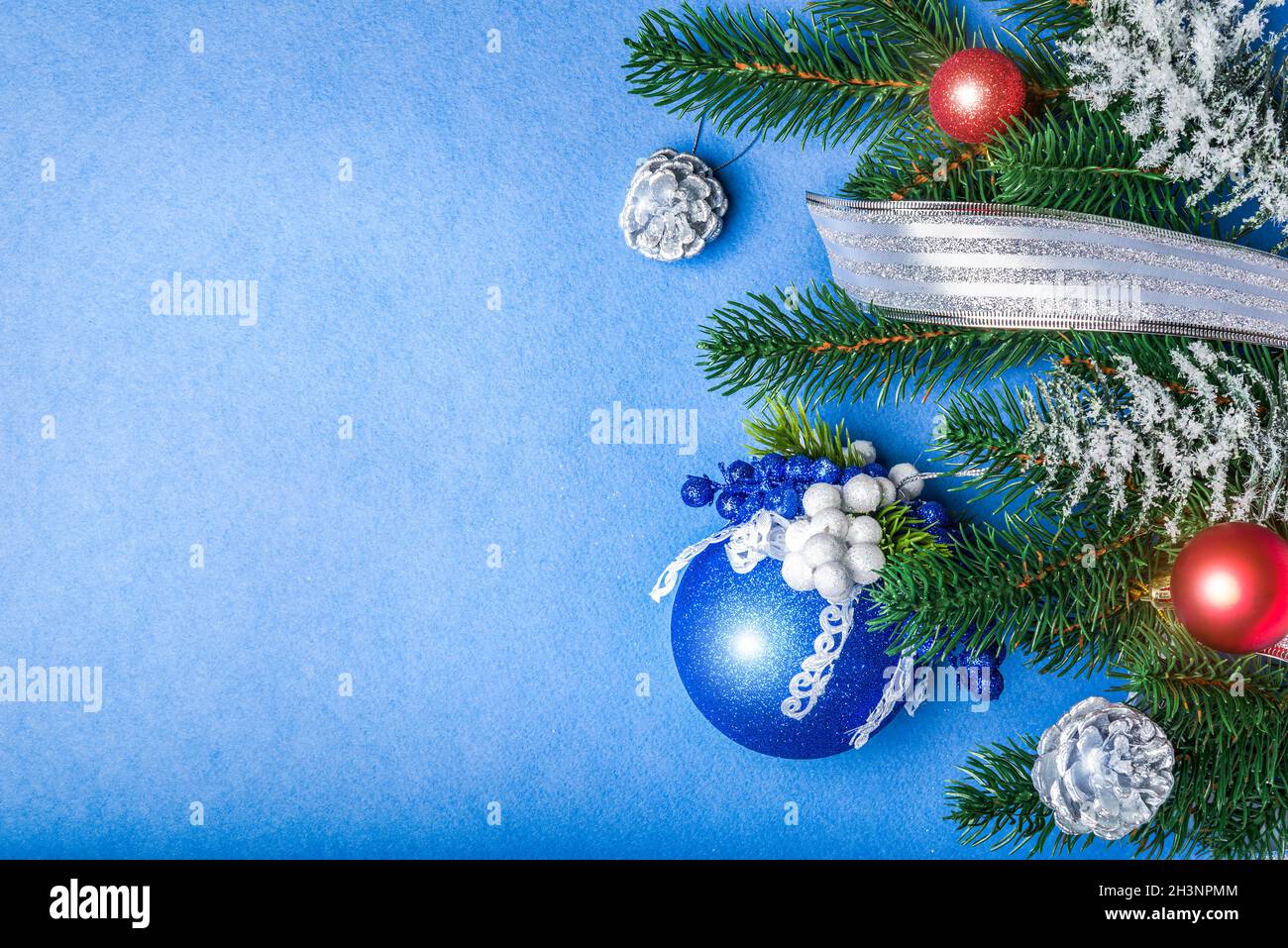 Blue christmas ball ribbon hi-res stock photography and images - Alamy