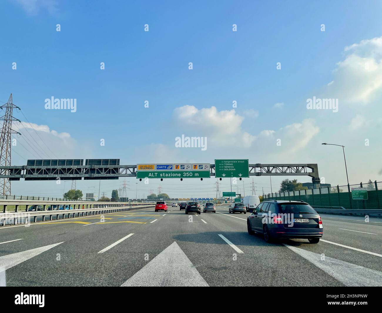 Sinal De Trânsito No Final Da Rodovia Na Itália E O Texto Fine Autostrada  Que Significa END MOTORWAY Em Língua Italiana Fotos, retratos, imágenes y  fotografía de archivo libres de derecho. Image