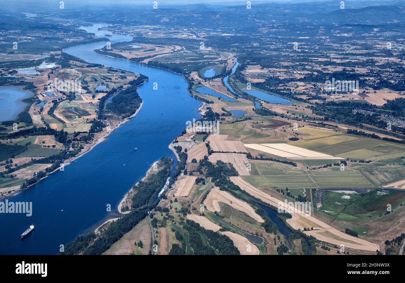 Columbia river washington aerial hi-res stock photography and images ...