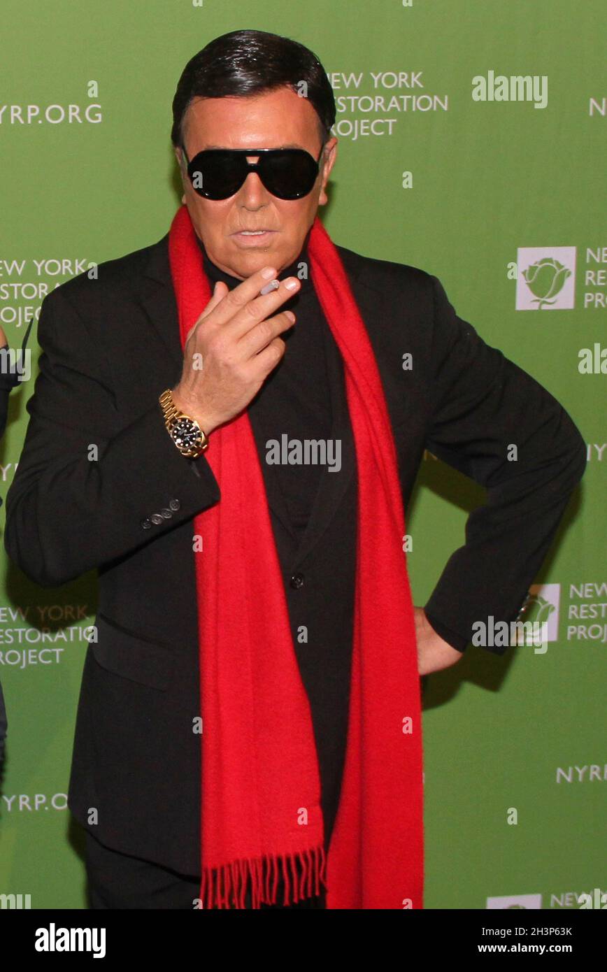 New York, NY, USA. 29th Oct, 2021. Michael Kors at the Boogie Frights Hulaween Bash to benefit New York Restoration Project at Cipriani South Street in New work City on October 29, 2021. Credit: Erik Nielsen/Media Punch/Alamy Live News Stock Photo