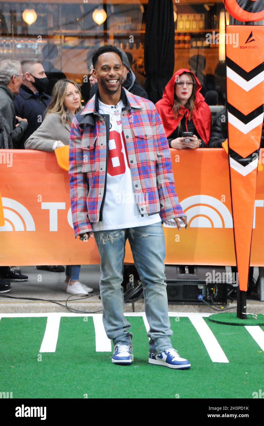 American Footballer, Victor Cruz poses for photos at the 'Today' TV ...