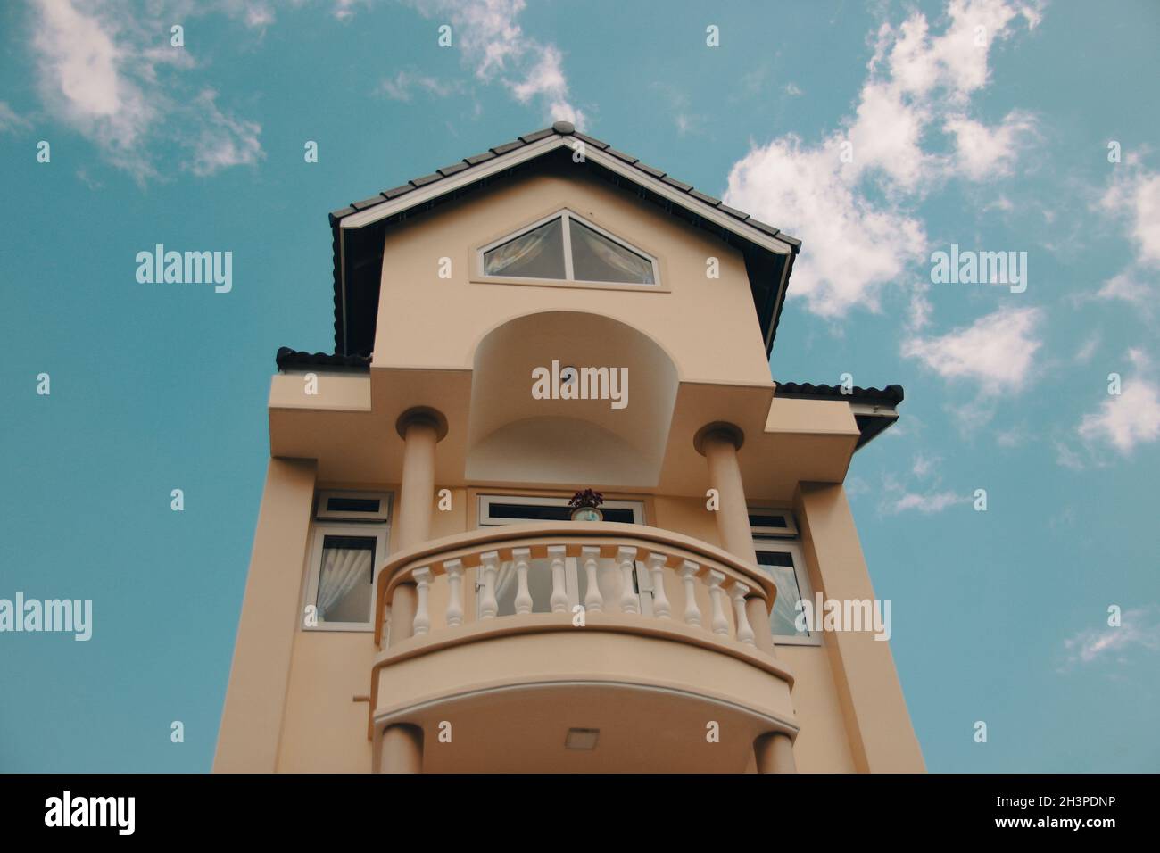 Summer house rental hi-res stock photography and images - Alamy