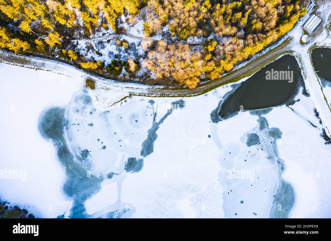 Flight above frozen lake forest hi-res stock photography and images - Alamy