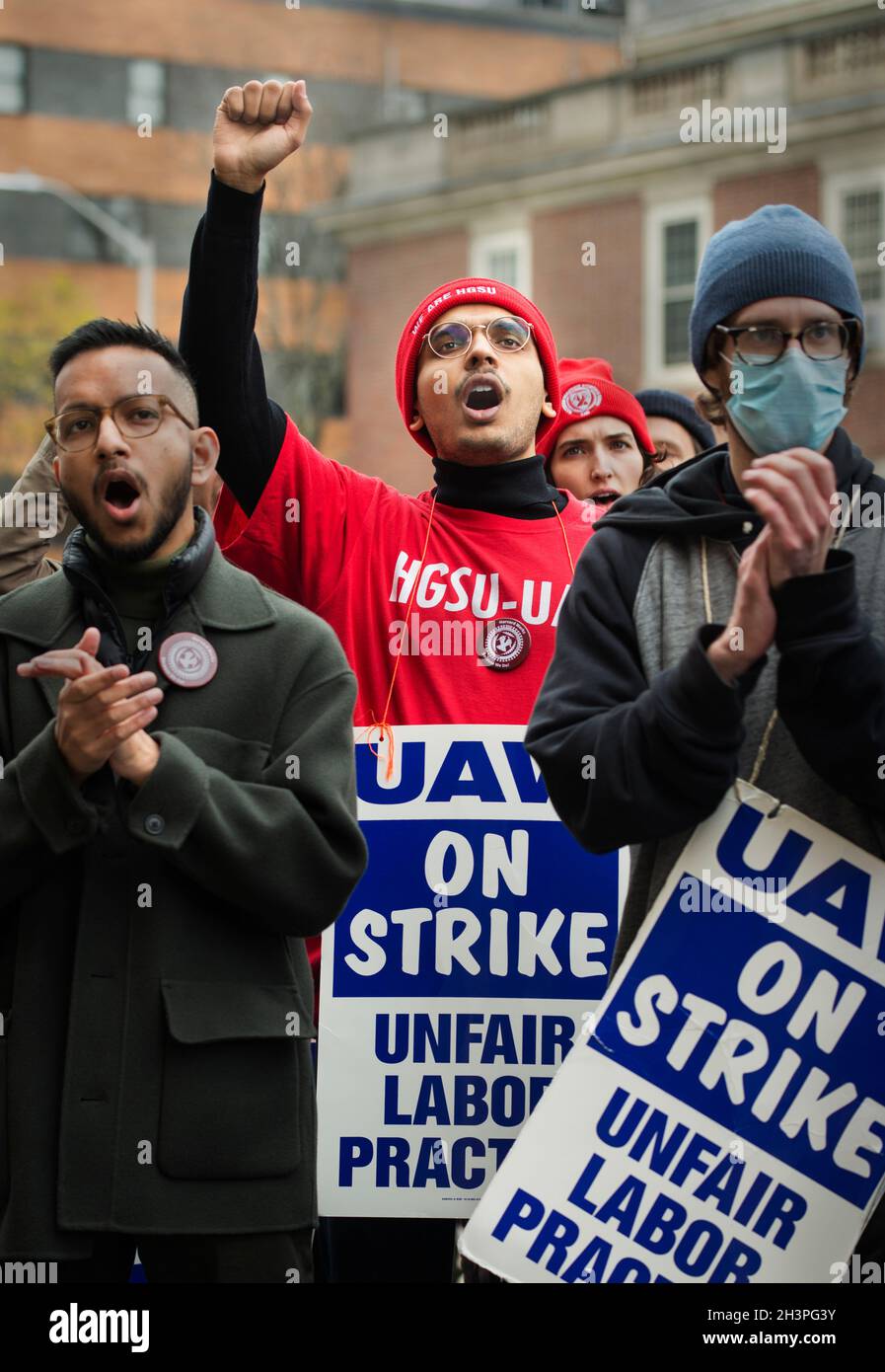 Harvard Student Workers strike, Cambridge, Massachusetts, USA. 29/10/21. Hundreds of graduate and undergraduate student workers at Harvard University picketed outside of Harvard University Memorial Hall in Cambridge, MA on Friday.   Credit: Chuck Nacke/Alamy Live News Stock Photo