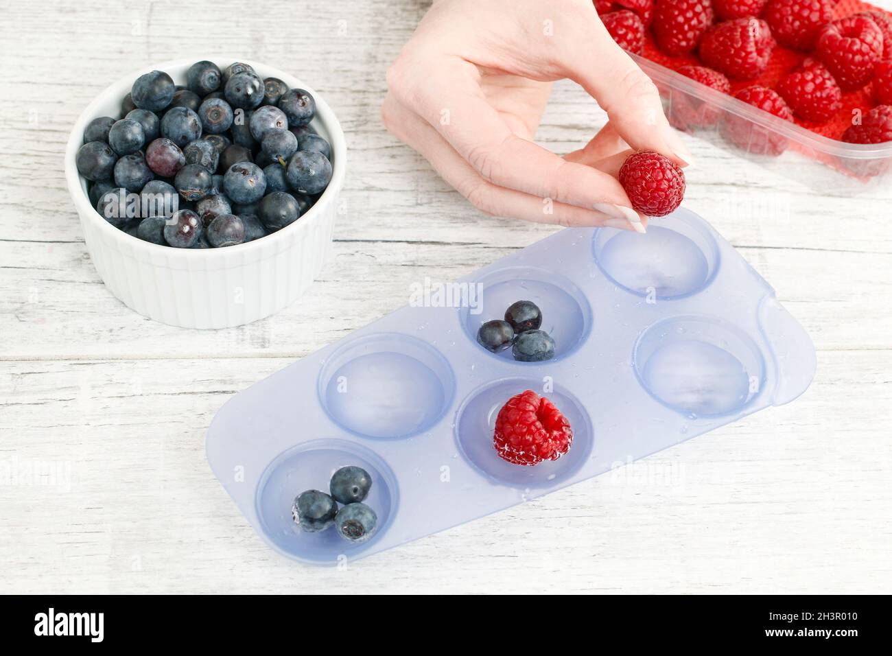 How to make ice cubes with fruits inside. Party dessert Stock Photo Alamy