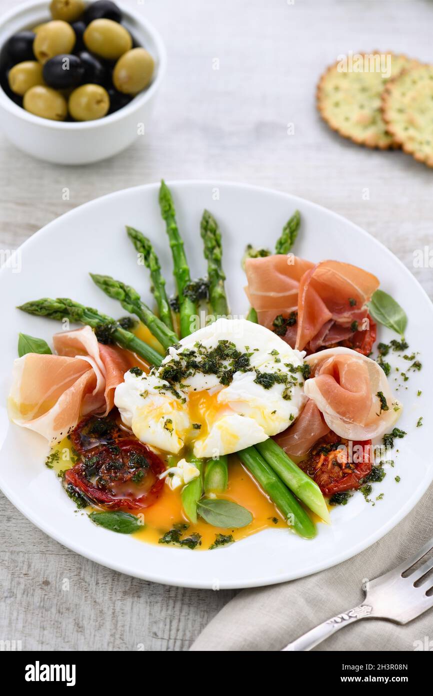 Eggs Benedict with Asparagus and Ham Stock Photo Alamy