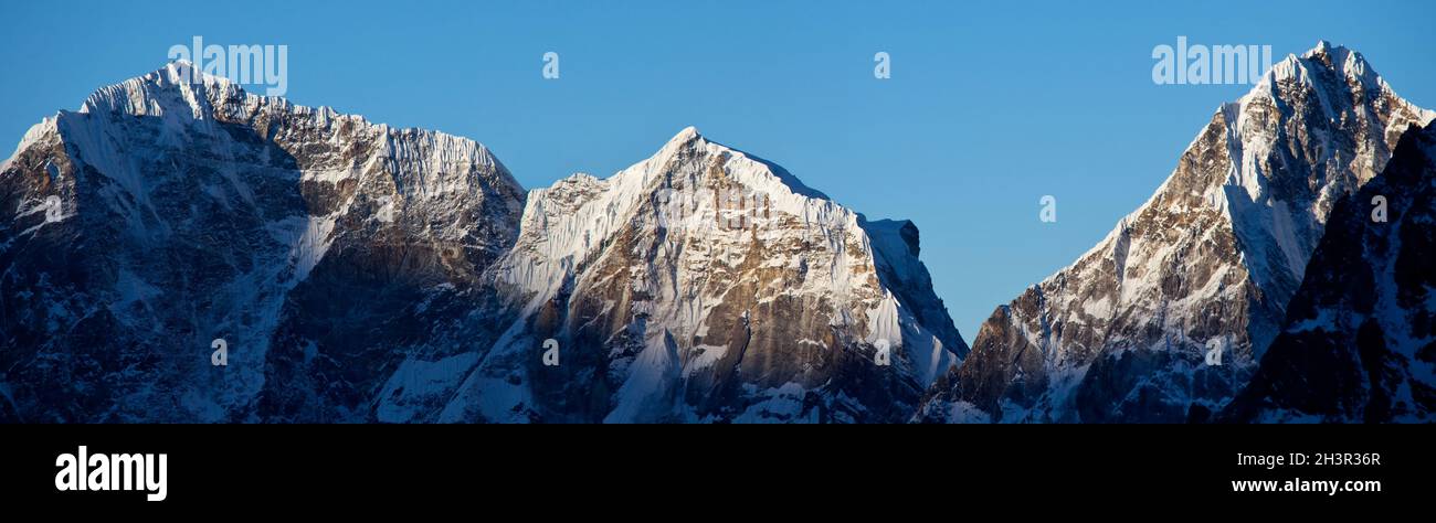 Himalaya mountains range hi-res stock photography and images - Alamy