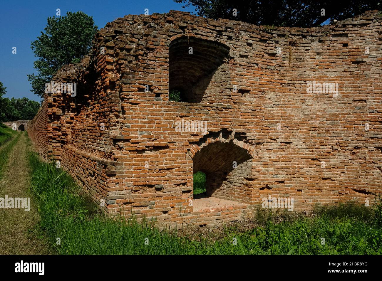 Military architecture in perspective - the historic city walls of Ferrara, Emilia-Romagna, Italy Stock Photo