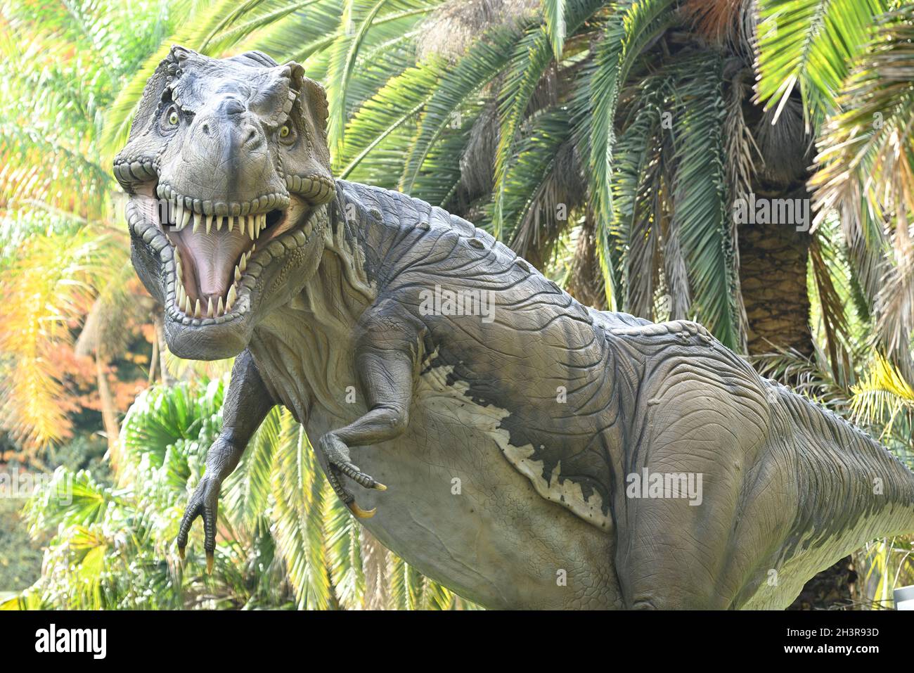 Life-size reconstruction of Tyrannosaurus, a theropod dinosaur of North ...