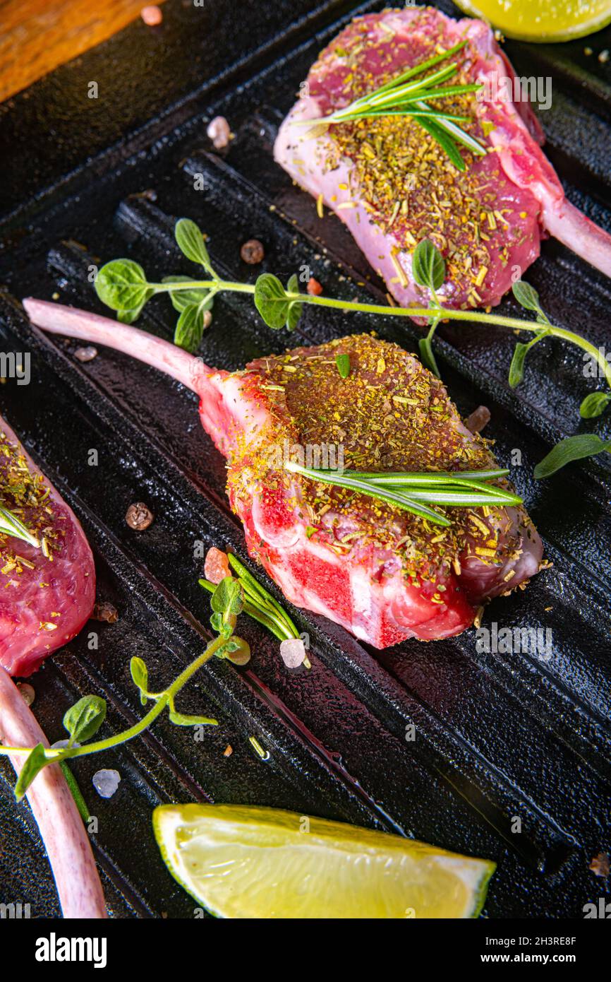 Seasoned and Herb Marinated Raw Lamb Chops Stock Photo - Alamy