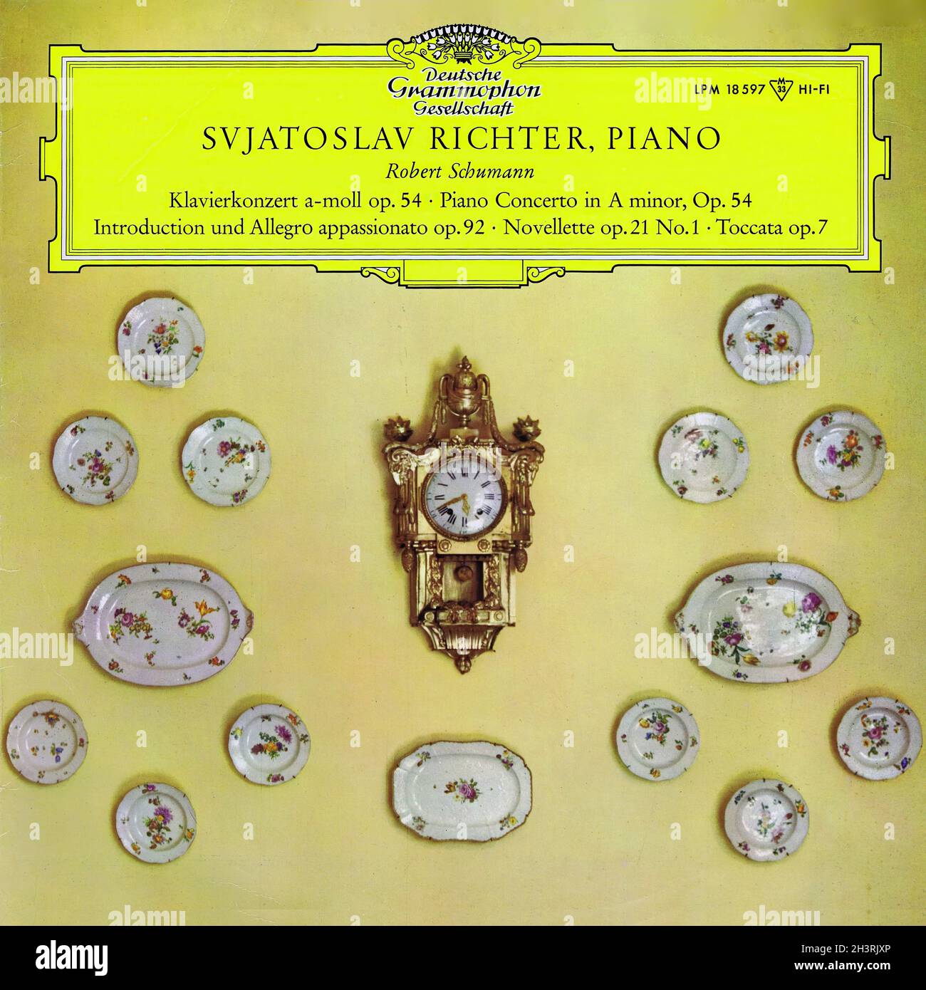 Schumann Piano Concerto - Novellette, Op 21, Nr 1 - Toccata, Op 7 - Richter  Wislocki Deutsche Grammophon Tulips 1 - Classical Music Vintage Vinyl  Record Stock Photo - Alamy