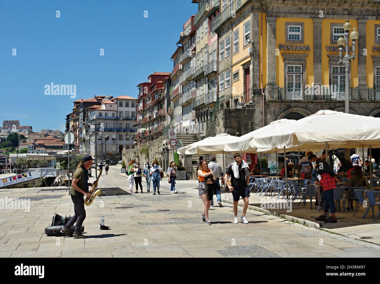 Quais in Porto downtown with traditional architecture Stock Photo Alamy