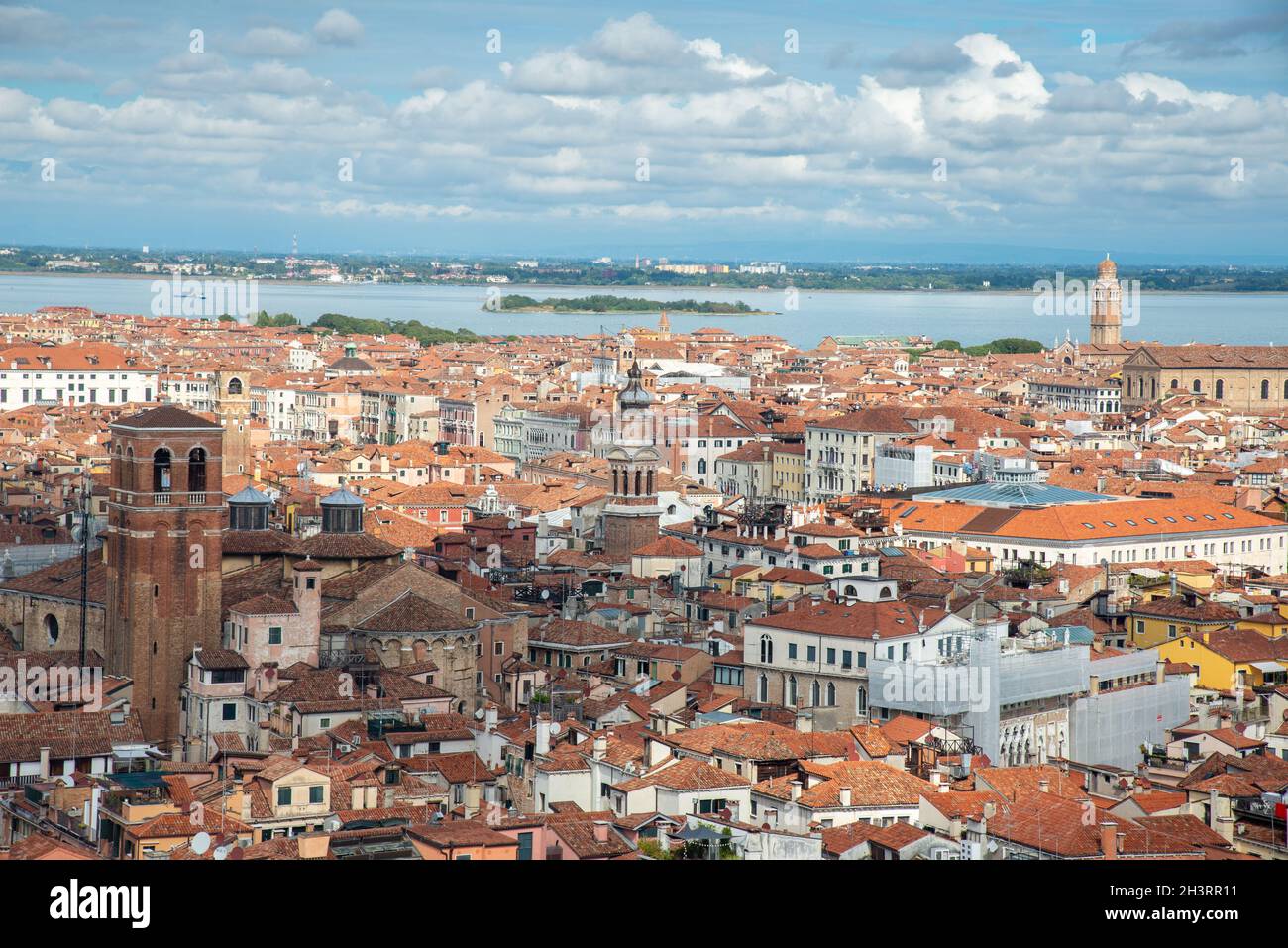 Aerial view of italian rooftops and piazza hi-res stock photography and ...