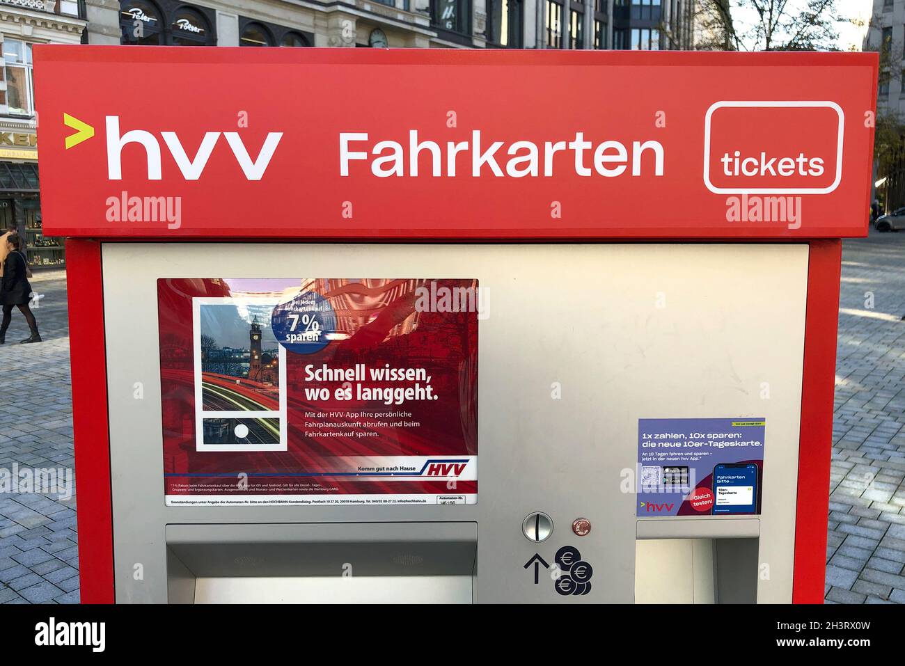 Hamburg, Germany. 28th Oct, 2021. A ticket machine of the hvv (Hamburger  Verkehrsverbund). The hvv increases its fares. Credit: Daniel  Bockwoldt/dpa/Alamy Live News Stock Photo - Alamy