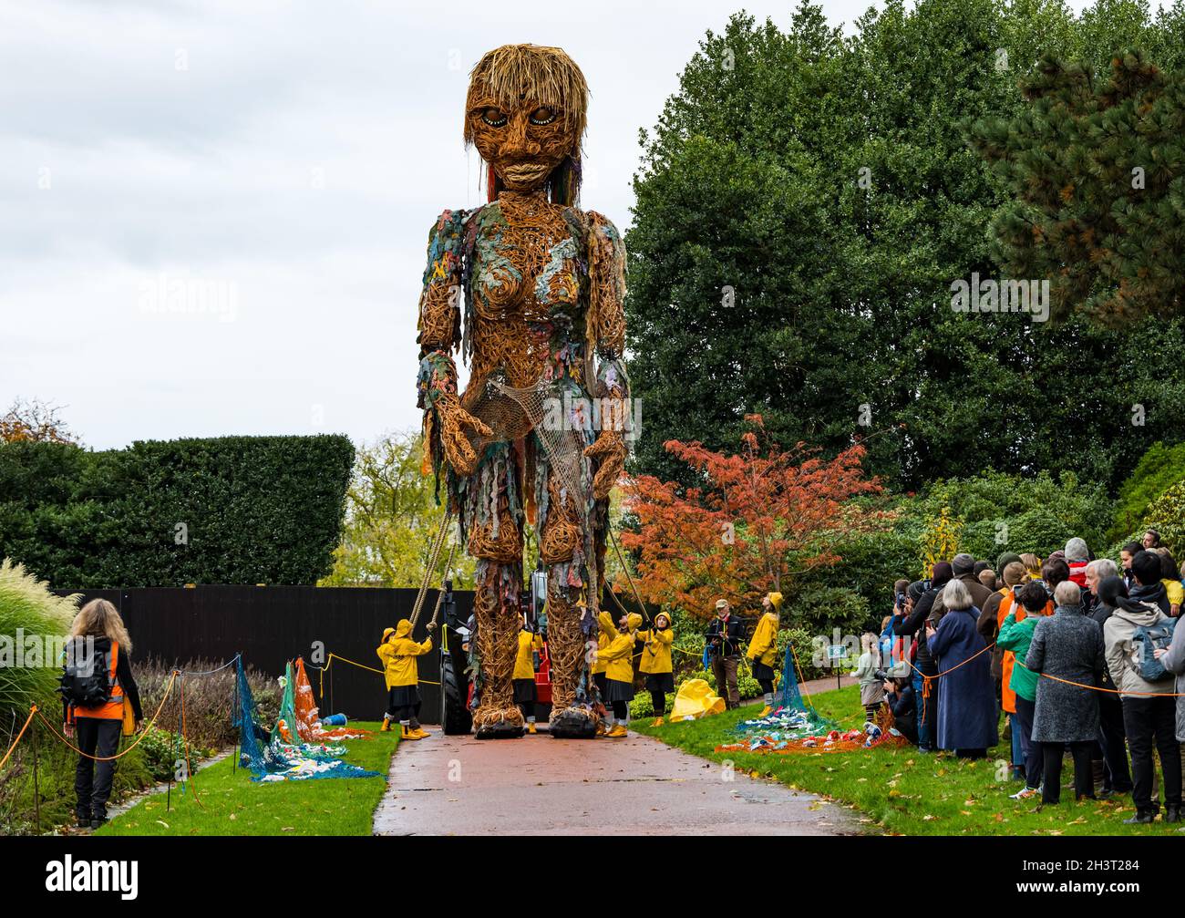 Edinburgh, Scotland, UK, 30th October 2021. Giant puppet Storm at the Botanics: Vision Mechanics' 10m tall sea goddess puppet meets visitors at the Royal Botanic Garden on a wet cloudy day Stock Photo