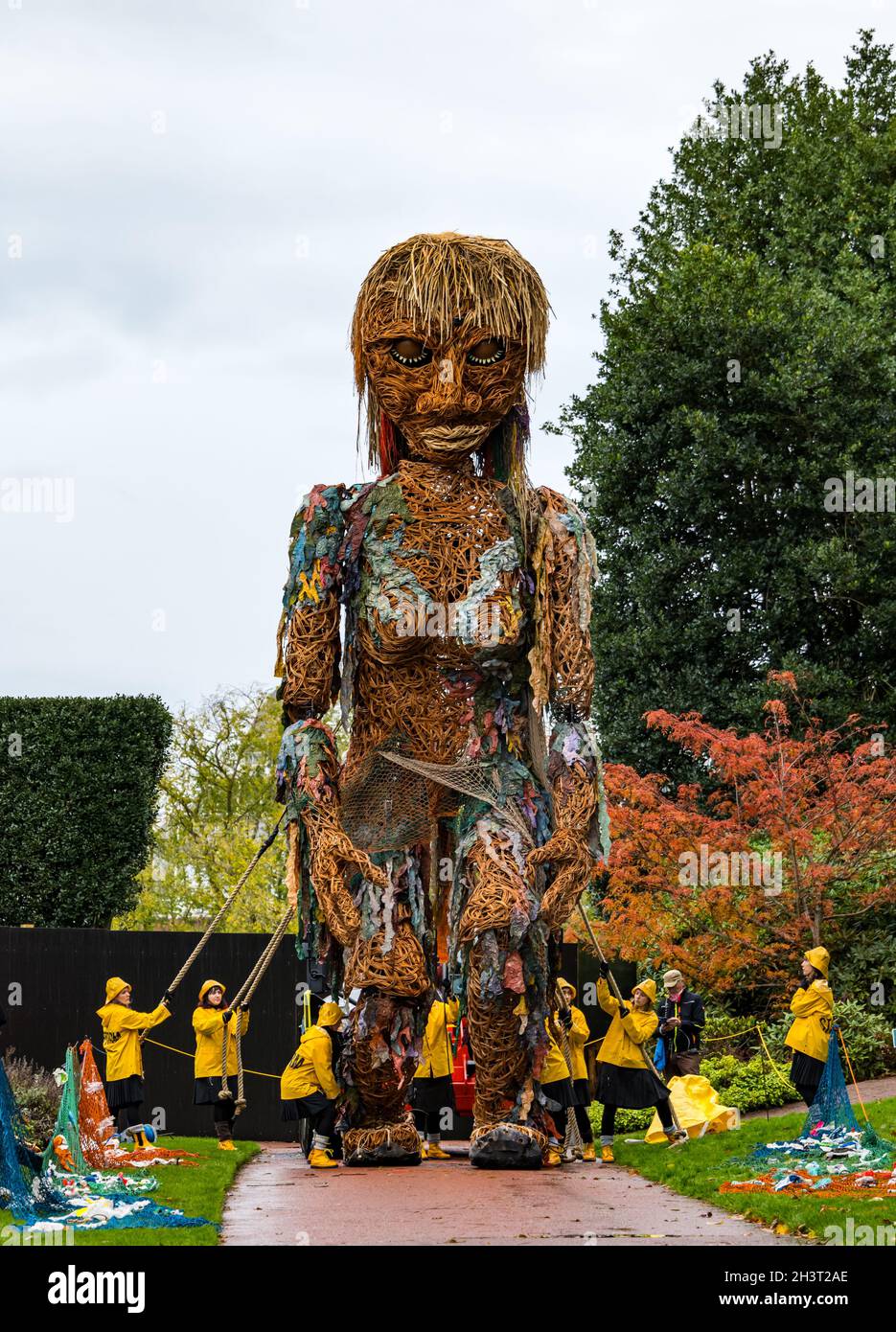 Edinburgh, Scotland, UK, 30th October 2021. Giant puppet Storm at the Botanics: Vision Mechanics' 10m tall sea goddess puppet meets visitors at the Royal Botanic Garden on a wet cloudy day Stock Photo