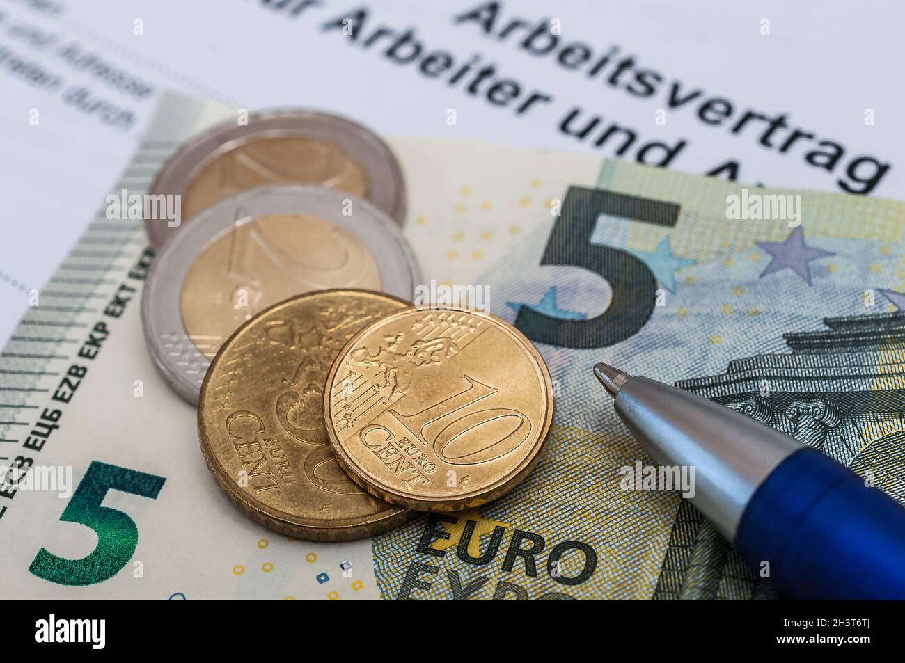 Minimum pay in Germany since 2021-07-01 9,60,-â‚¬ per hour Stock Photo
