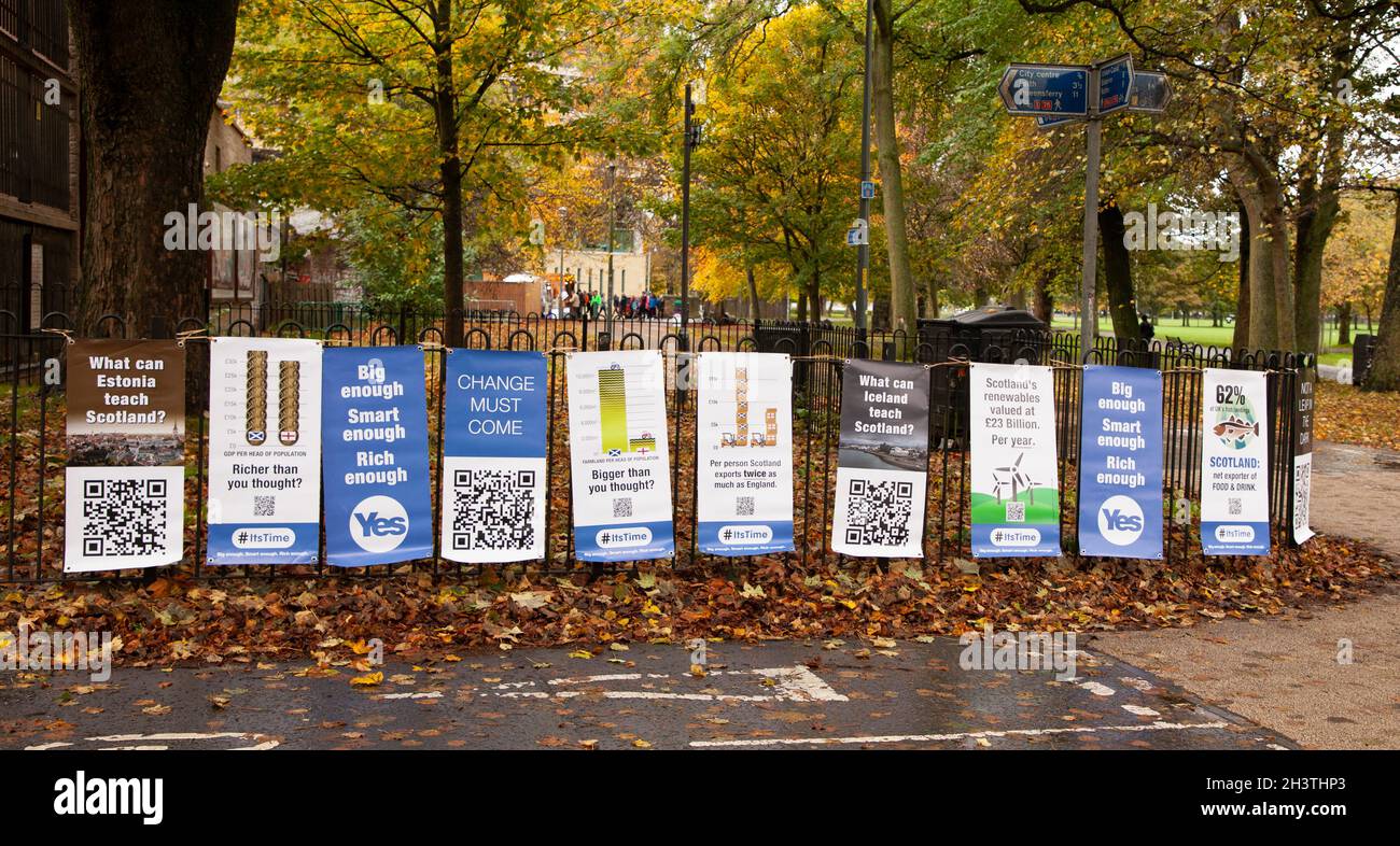 Middle Meadow Walk, The Meadows, Edinburgh, Scotland, UK 30th October 2021. Marchmont and Morningside YES Group encourage people to sign petitions to ask for Scottish independence, Credit: Newsandmore/Alamy Live News. Stock Photo