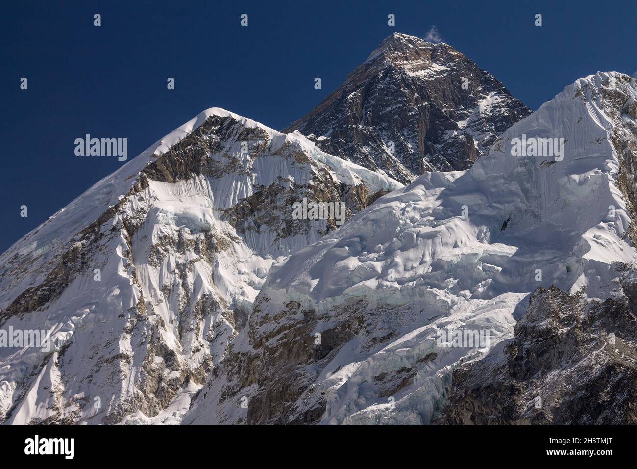 Mount Everest seen from the way to Kala Patthar Stock Photo