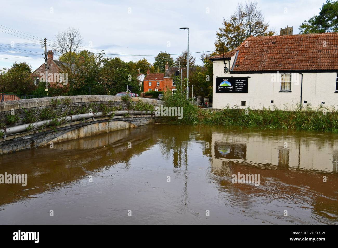 Glastonbury, UK. 30th Oct, 2021. On a mild afternoon after Very Heavy overnight Storms, Burrowbridge road bridge which crosses the fast flowing River Parrett is seen at a dangeriously high level, witch reaches the top of the underside of bridge. Picture Credit: Robert Timoney/Alamy Live News Stock Photo