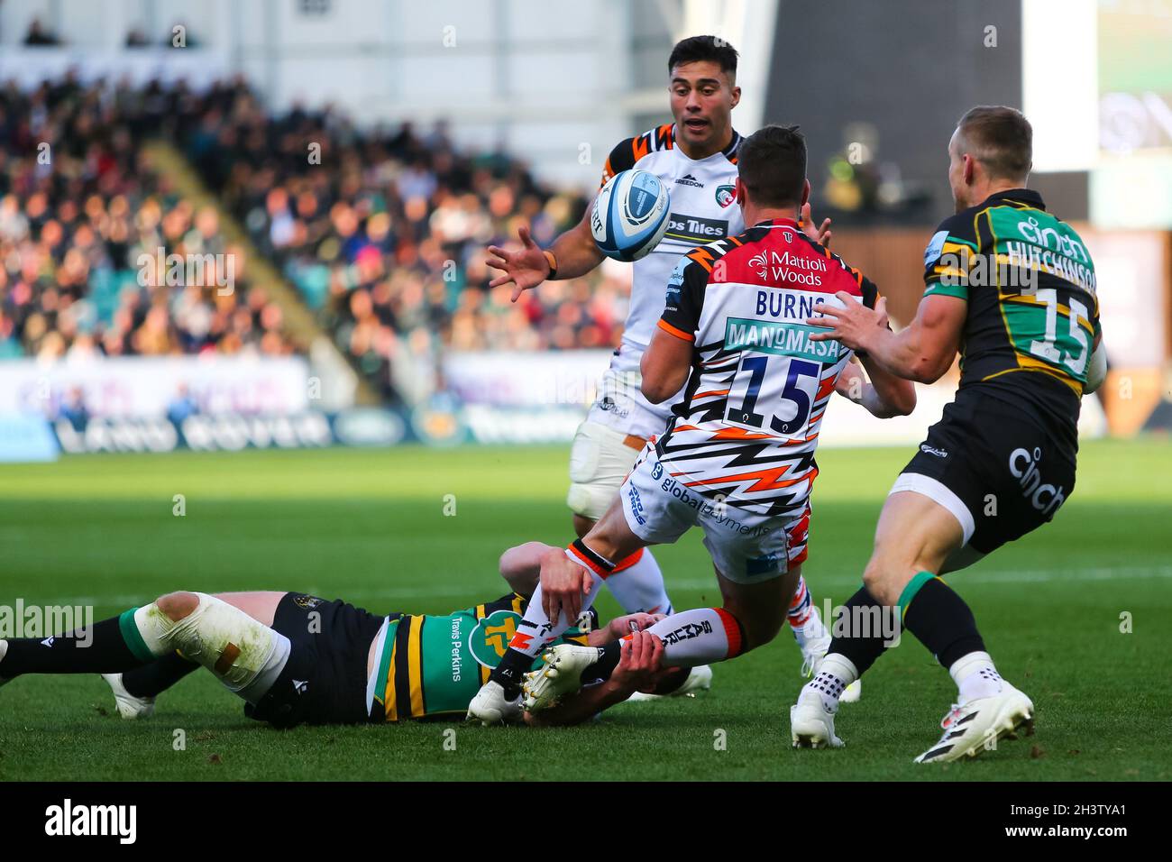 30th October 2021;  Cinch Stadium at Franklin Gardens, Northampton, England; Gallagher Premiership Rugby, Northampton Saints versus Leicester Tigers; Freddie Burns of Leicester Tigers offloads to Dan Kelly Stock Photo