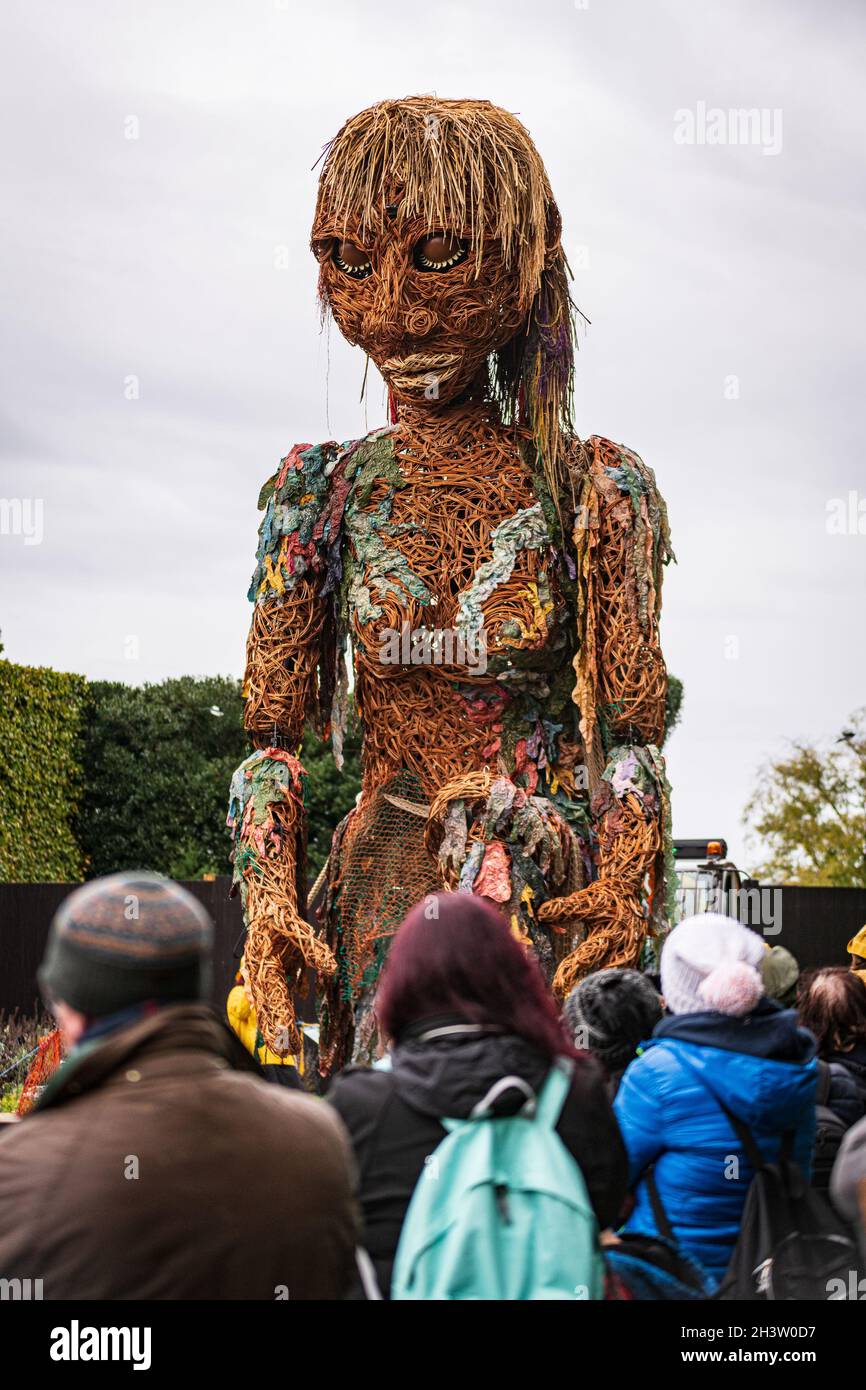 Edinburgh, Scotland. Saturday 30 October 2021. Vision Mechanics’ 10 metre high puppet STORM appears at the Royal Botanic Gardens Edinburgh as part of the Scottish International Storytelling Festival and Scotland’s Year of Coasts and Waters 20/21. STORM is a ten-metre tall puppet, a goddess of the sea, made entirely out of recycled and natural materials. STORM has been walking the streets of Scotland, encouraging everyone to celebrate the seas, encourage care for the coastlines and empower people to put the environment first. Stock Photo