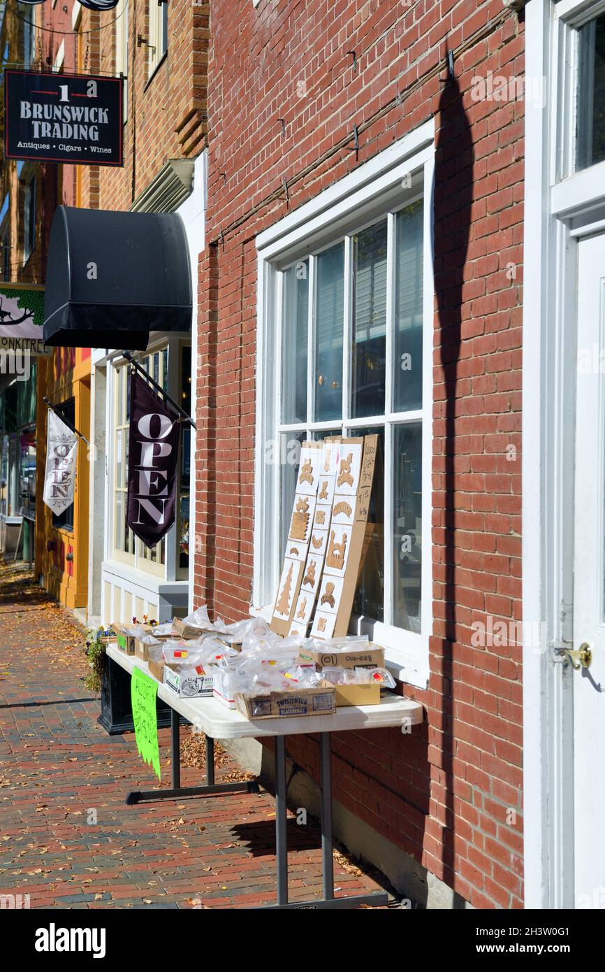 Displaying her their wares hires stock photography and images Alamy