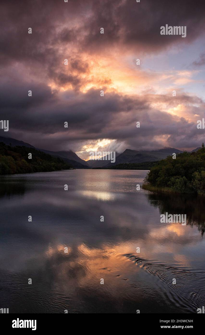 Sunrise on Llyn Padarn in Llanberis, Snowdonia National Park, Wales UK Stock Photo