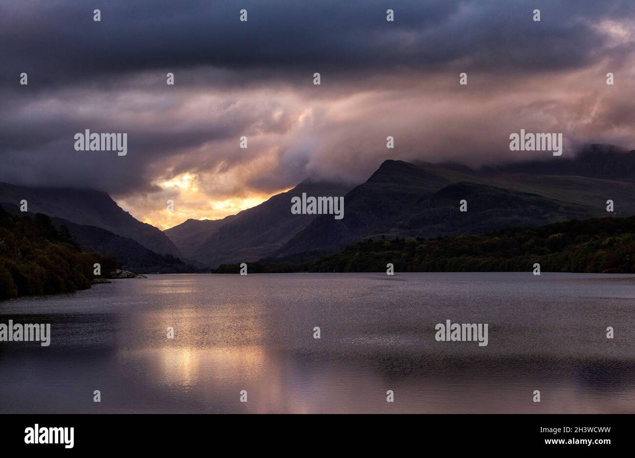 Sunrise on Llyn Padarn in Llanberis, Snowdonia National Park, Wales UK Stock Photo