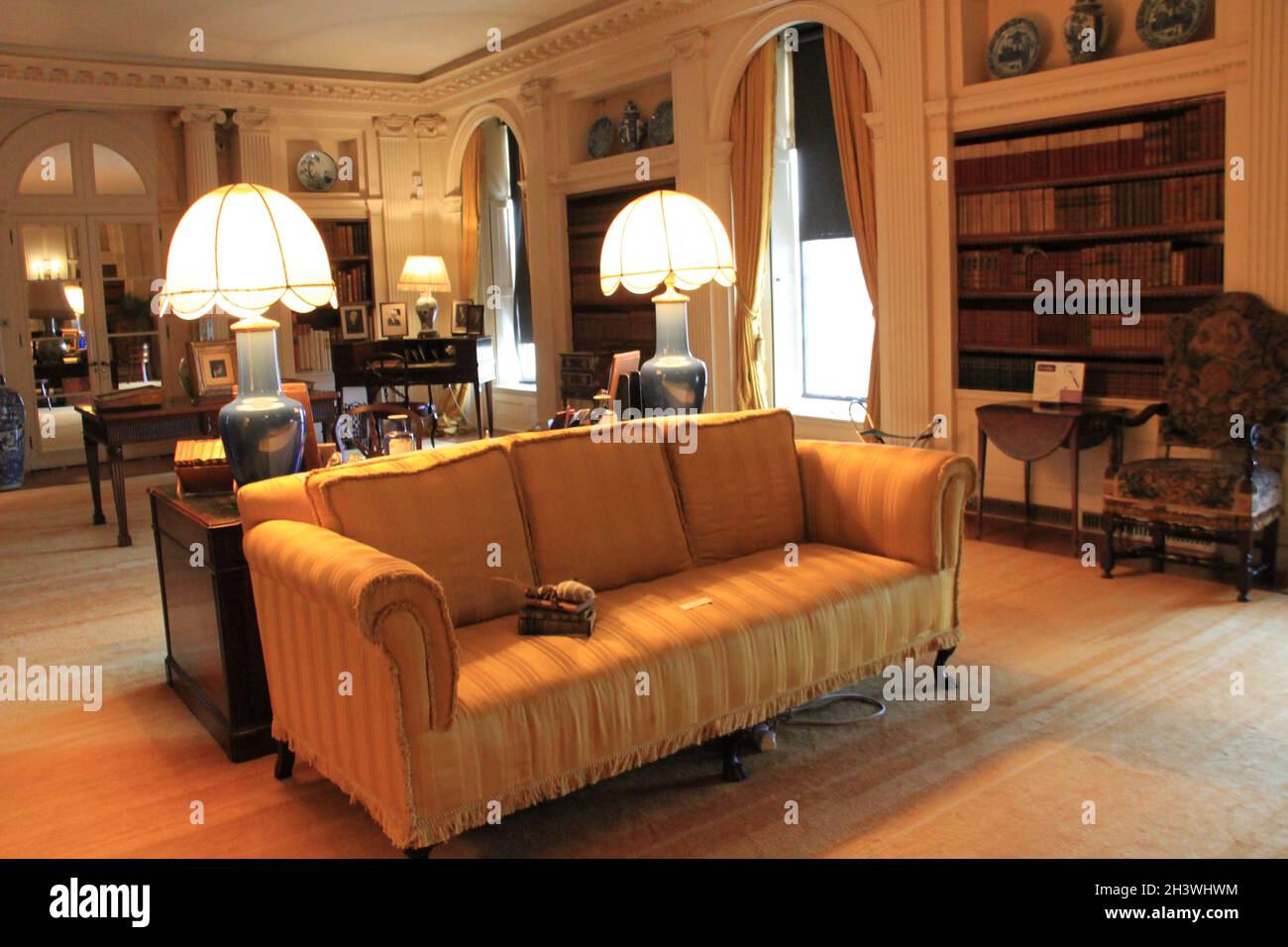 Mansion at polesden lacey hi-res stock photography and images - Alamy