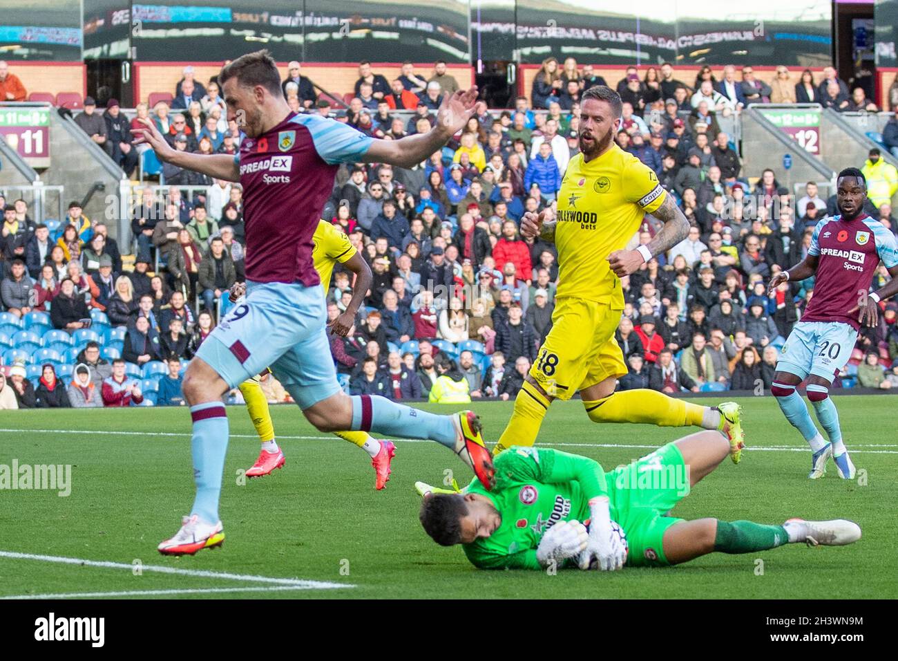 Álvaro Fernández of Brentford makes a save during the Premier League match between Burnley and Brentford at Turf Moor, Burnley, England on 30 October 2021. Photo by Mike Morese. Editorial use only, license required for commercial use. No use in betting, games or a single club/league/player publications. Credit: UK Sports Pics Ltd/Alamy Live News Stock Photo