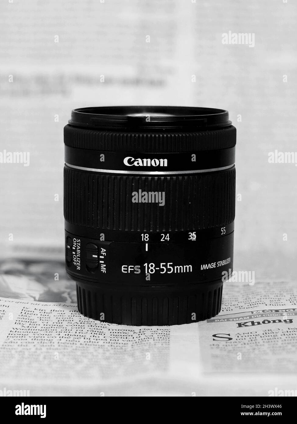 Canon EF-S 18-55mm f/4-5.6 IS STM Stock Photo