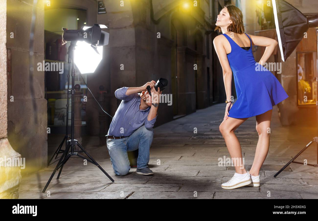 Woman shooting pictures hi-res stock photography and images - Alamy