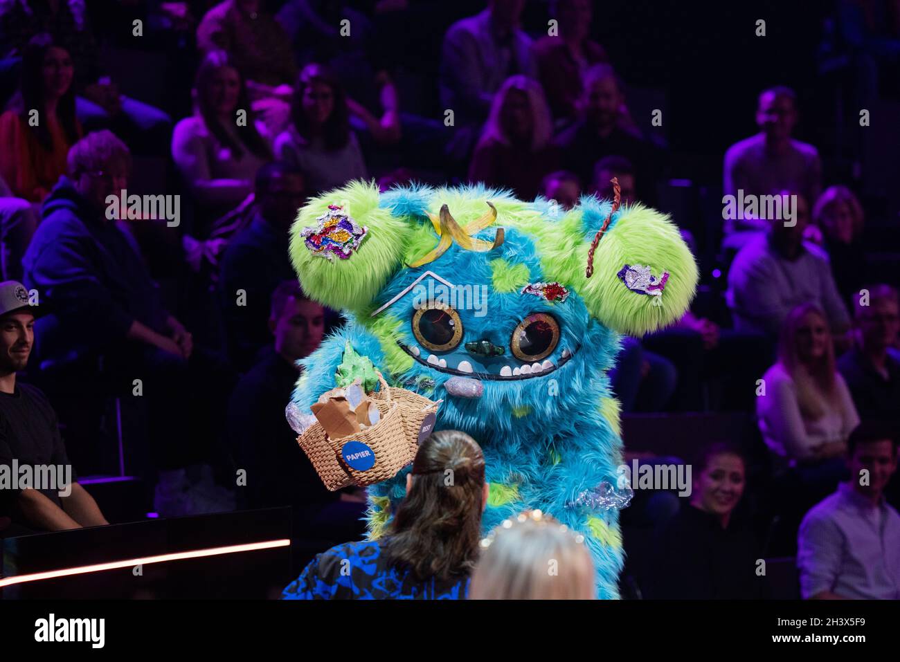 Cologne, Germany. 30th Oct, 2021. The character 'Mülli Müller' hands out presents to the guessing team in the Prosieben show 'The Masked Singer'. Credit: Rolf Vennenbernd/dpa/Alamy Live News Stock Photo