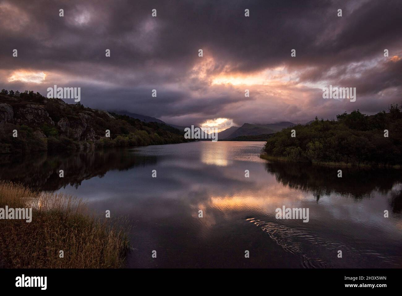 Sunrise on Llyn Padarn in Llanberis, Snowdonia National Park, Wales UK Stock Photo