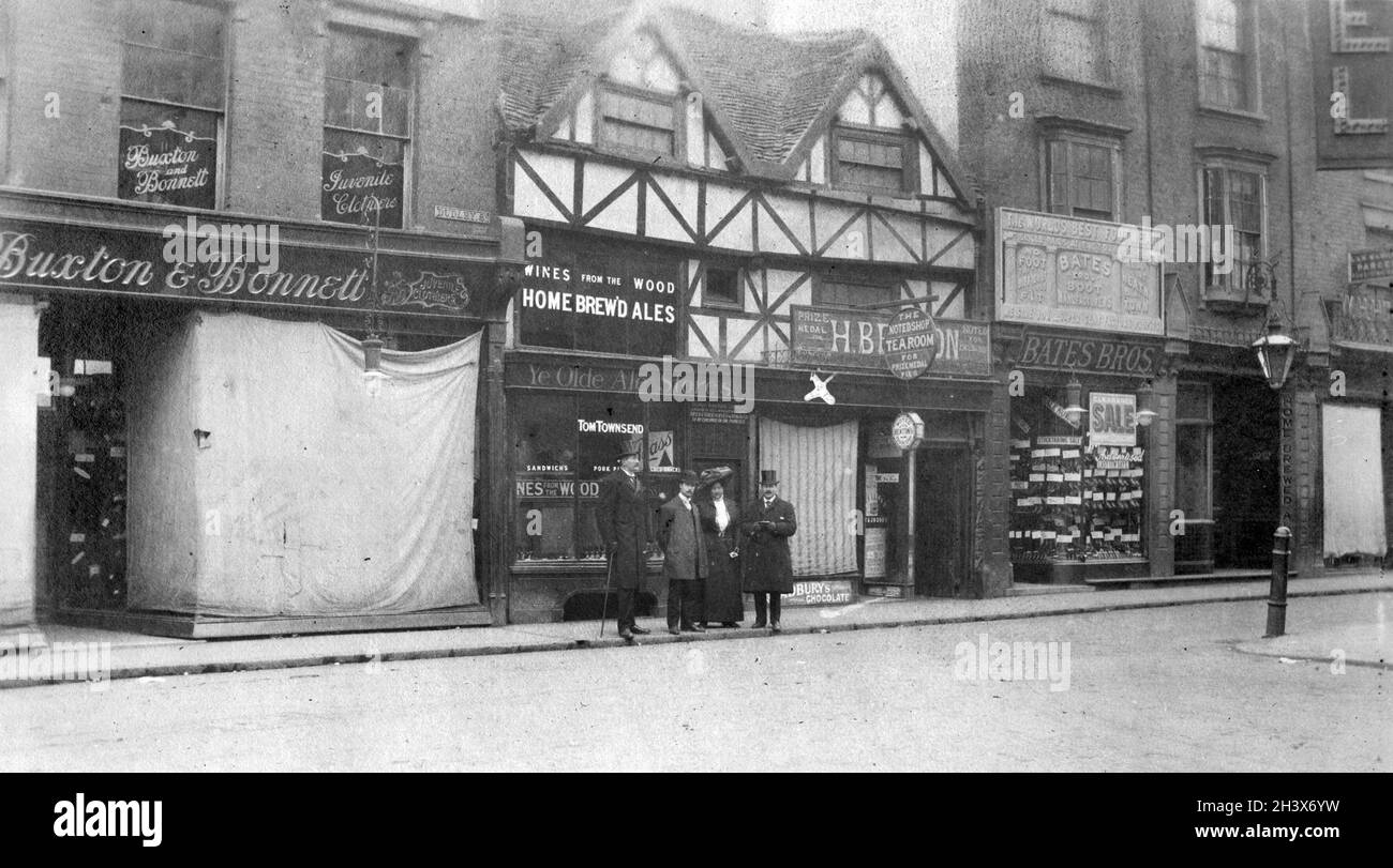 Street scene in Wolverhampton, England, 1909, with a X marking a shop that sells home brew and ales Stock Photo