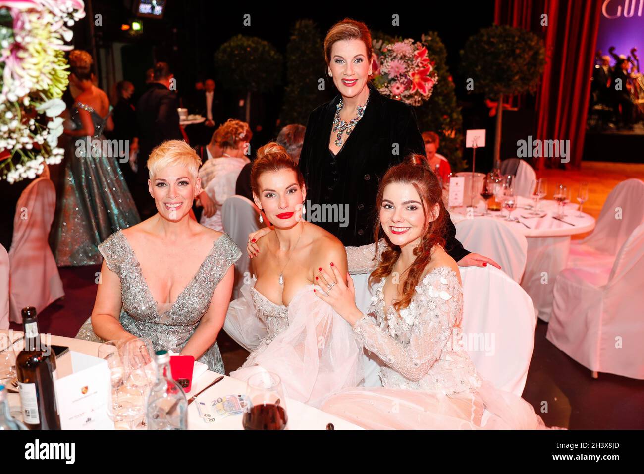 Leipzig, Germany. 30th Oct, 2021. Cheryl Shepard (l-r), Rebecca Kunikowski, Alexa Maria Surholt and Klaudia Giez sit at the table at the 26th Leipzig Opera Ball under the motto 'Freude schöner Götter'. Due to the Corona pandemic, the event had to be cancelled last year. Credit: Gerald Matzka/dpa/Alamy Live News Stock Photo