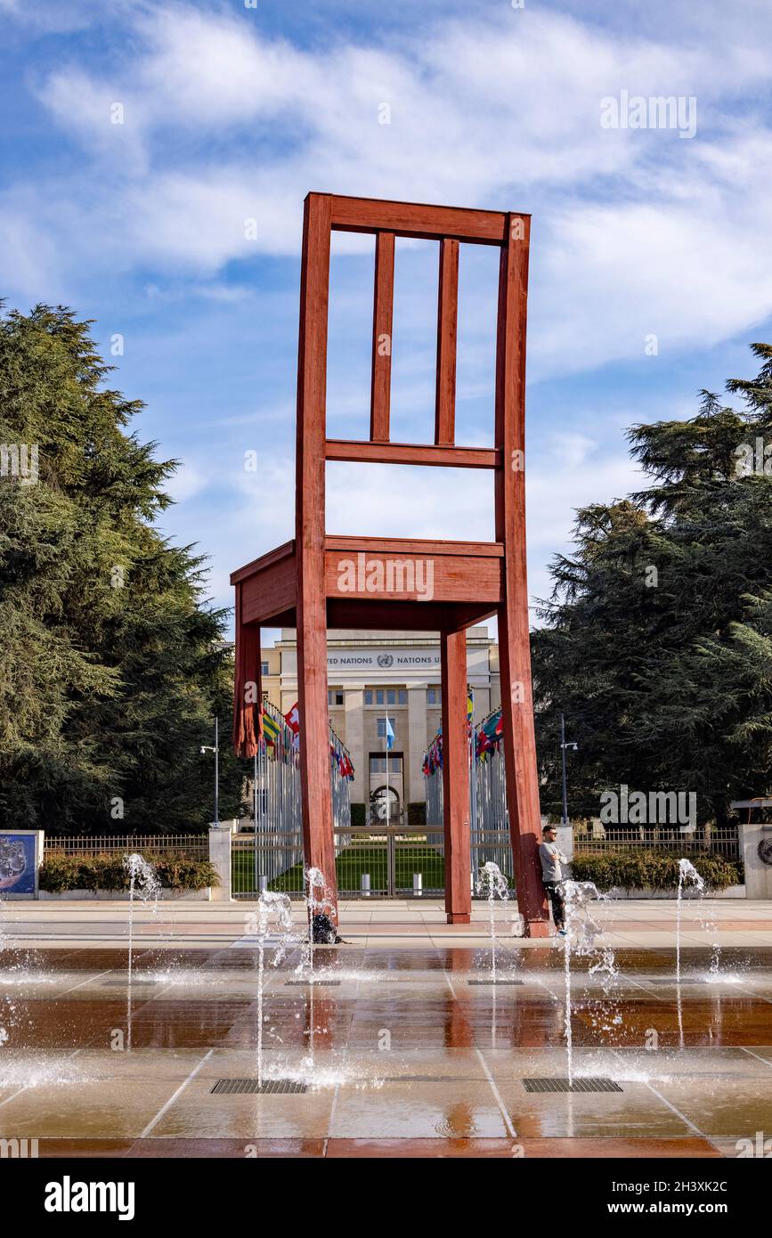 Broken Chair, monumental wooden sculpture by the Swiss artist Daniel
