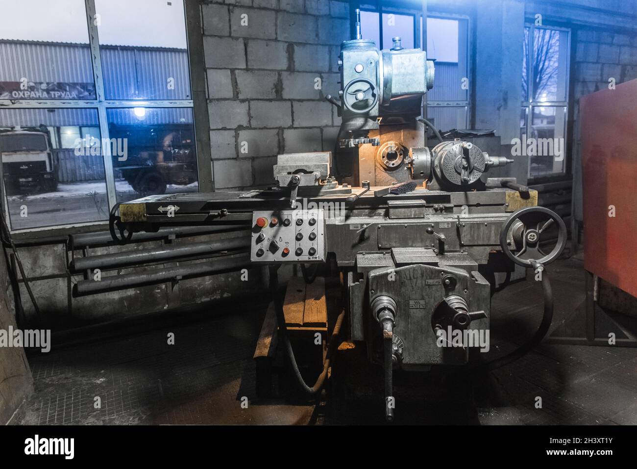 Old metal cutting machine hi-res stock photography and images - Alamy
