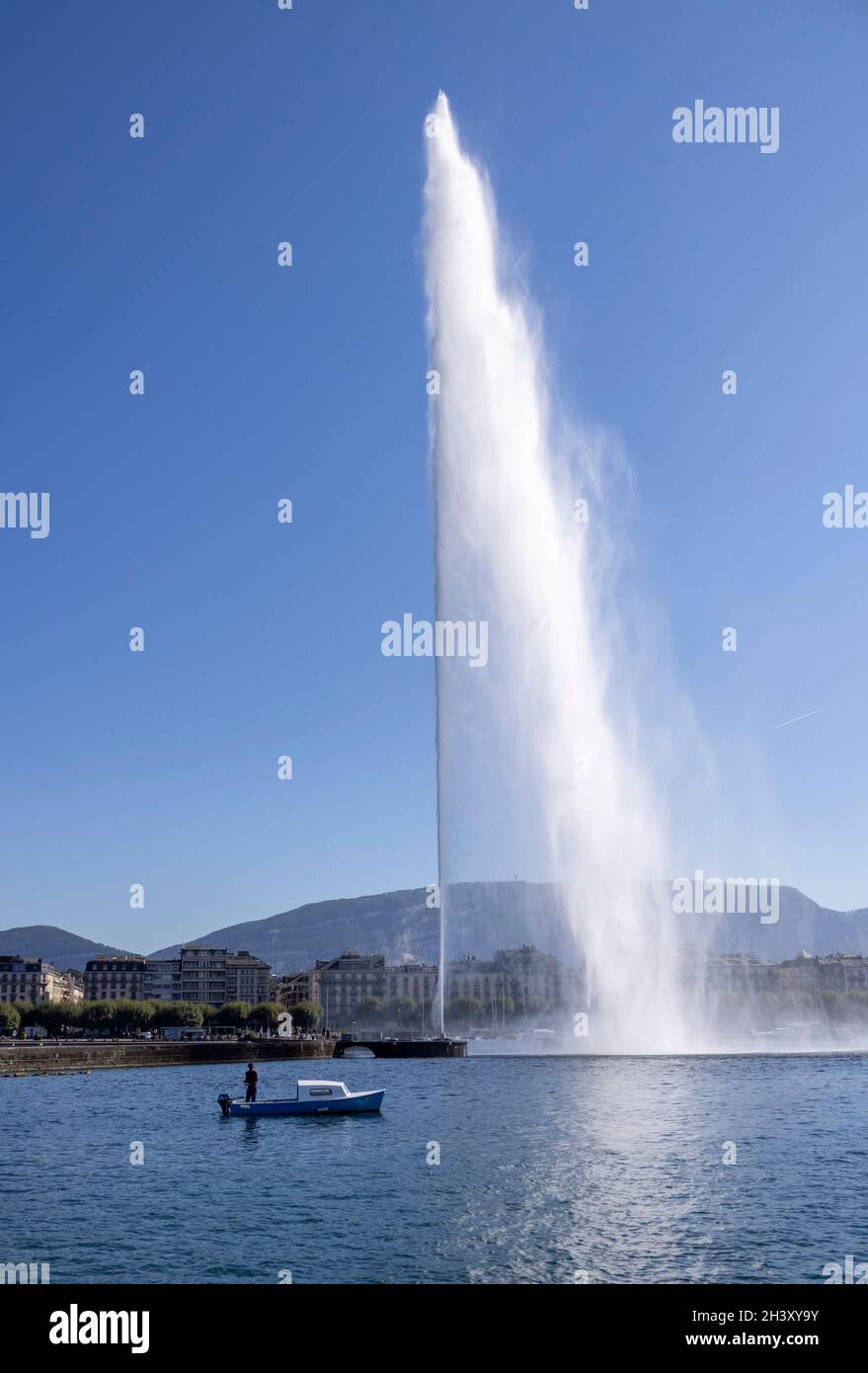 The Jet d'Eau (Water-Jet), a large fountain in Geneva, Switzerland Stock Photo