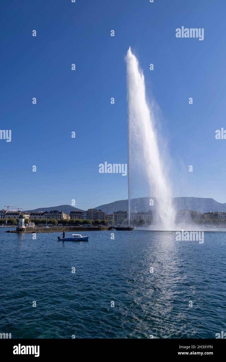 The Jet d'Eau (Water-Jet), a large fountain in Geneva, Switzerland Stock Photo