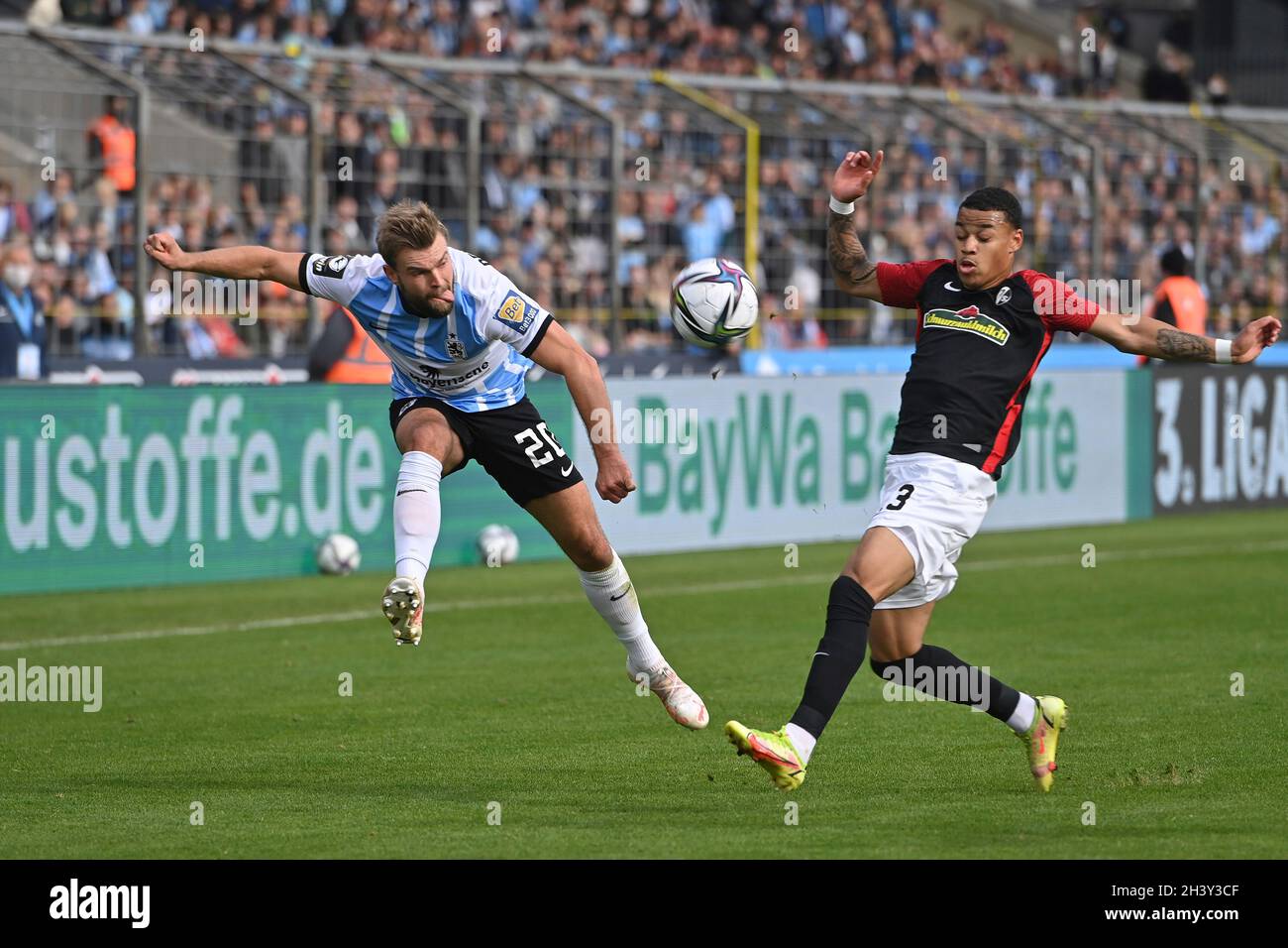 from right: MARCEL BAER (1860 MUENCHEN), YANNICK DEICHMANN (1860 MUENCHEN),  action, duels versus KENNETH SCHMIDT (SC FREIBURG II). Soccer 3rd league,  Liga3, TSV Munich 1860-SC Freiburg II 6-0 on 10/30/2021 in Muenchen