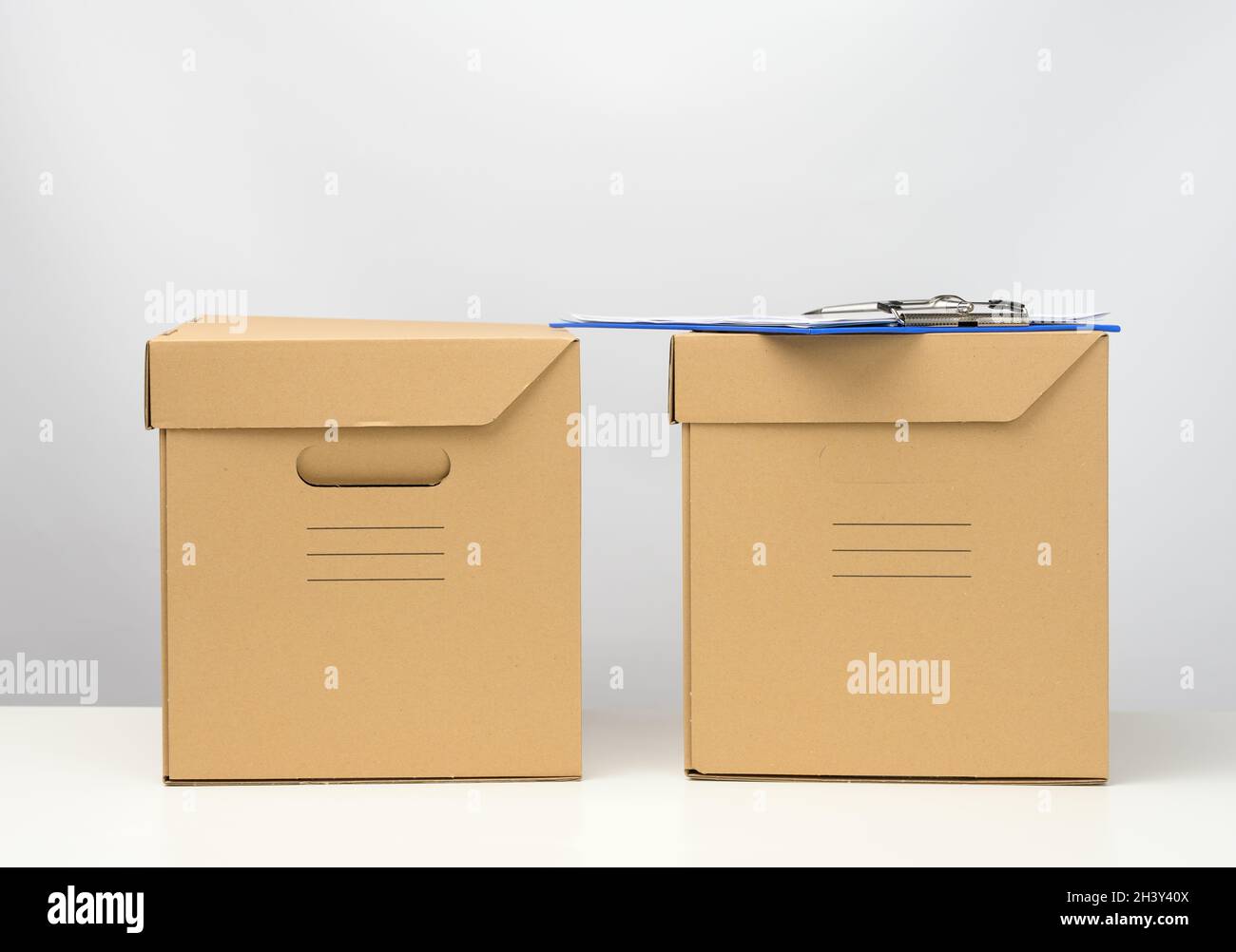Warehouse Boxes Table High Resolution Stock Photography And Images Alamy